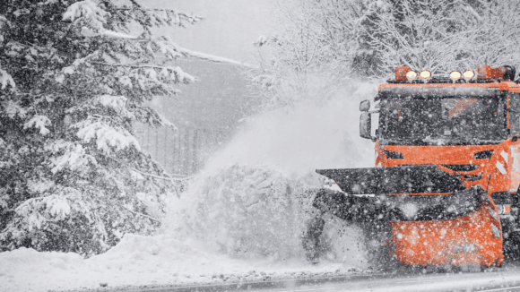 Sniega tīrīšana ziemā